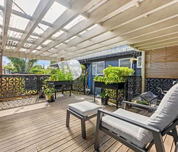 Sunny 1-Bedroom Flat with Deck & Parking - Photo 1