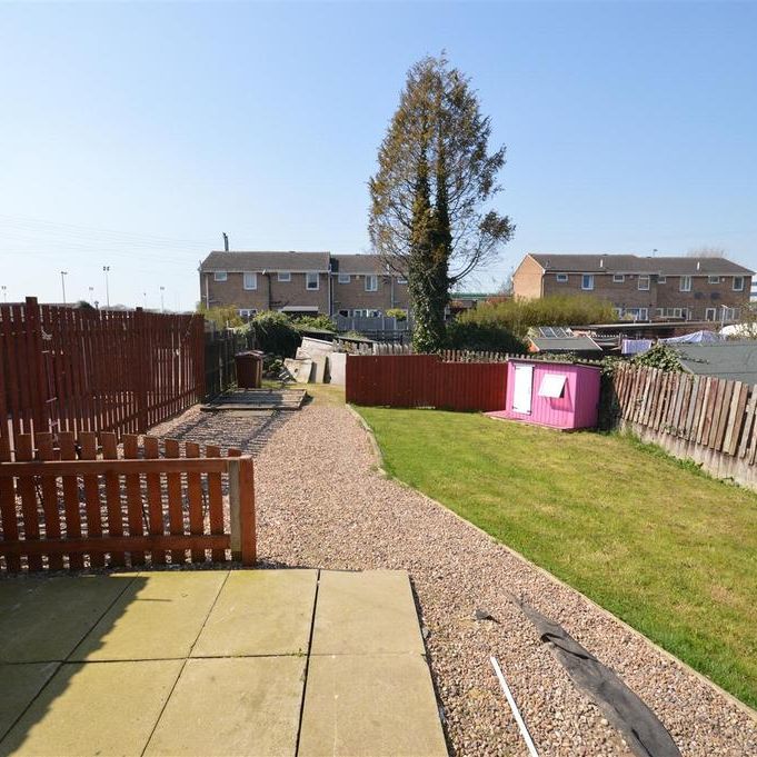 2 bedroom end of terrace house to rent - Photo 1