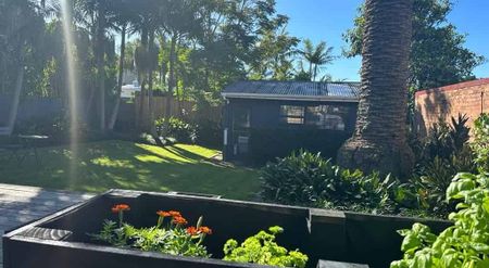 Indoor to outdoor oasis - Photo 4