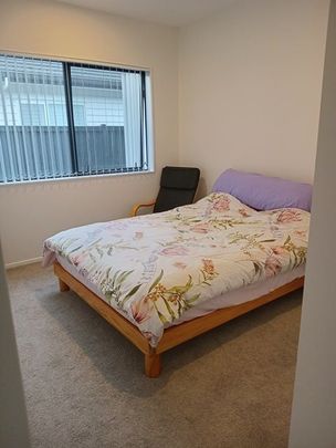 Private flat in immaculate cond. Quiet cul-de-sac. - Photo 1