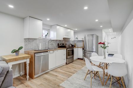 For Lease - 484 Kelvedon Mews, Mississauga, Ontario - Photo 2