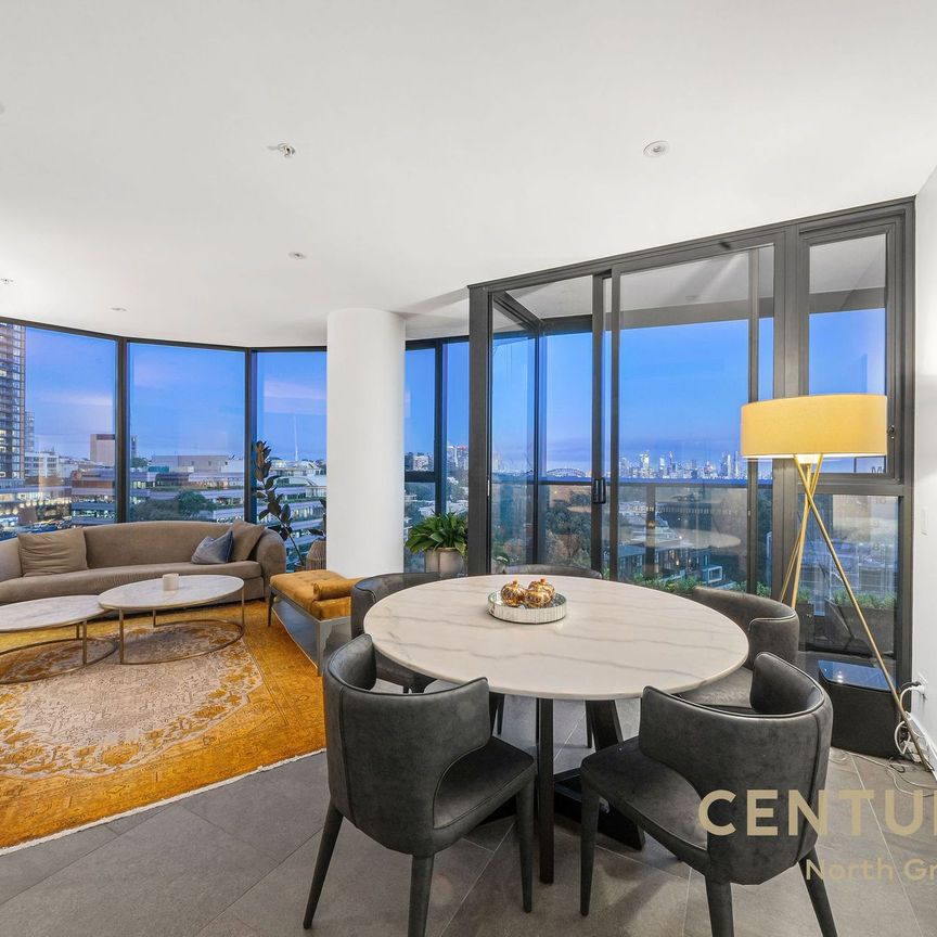Immaculate Executive 2-Bedroom, 2-Bathroom Apartment Offering Stunning, Uninterrupted Harbour Bridge - Photo 1