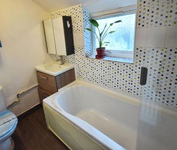 2 bedroom semi-detached house to rent - Photo 4