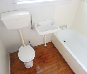 Comfortable Two Bedroom Home - Photo 5