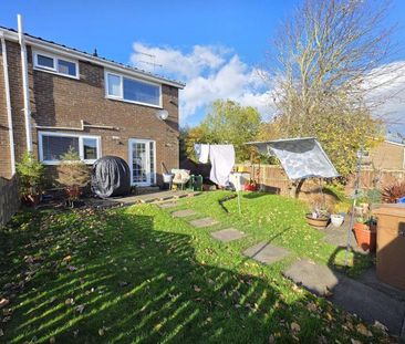 3 bedroom end of terrace house to rent - Photo 4