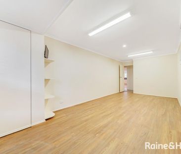 Character Home in Excellent location! - Photo 1