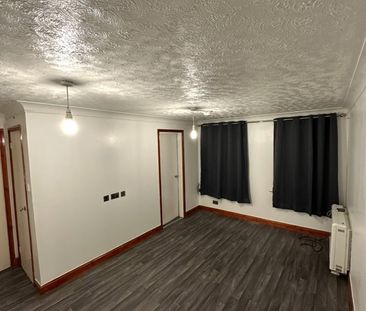 Studio Flat, Marsh Close, LE4 - Photo 1
