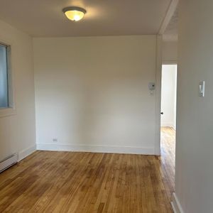 Magnifique 3 ½ rénové libre dès maintenant - Photo 2