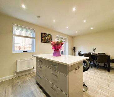 4 bedroom detached house to rent - Photo 4