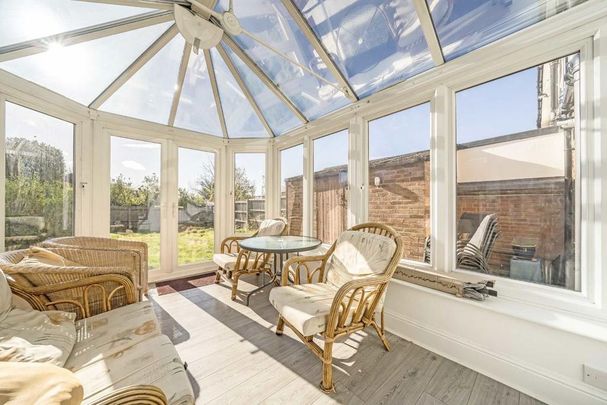 4 bedroom terraced house to rent - Photo 1