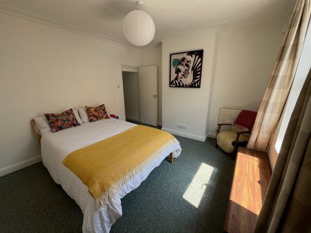 1 Bed Flat, Southey Street, BS2 - Photo 2