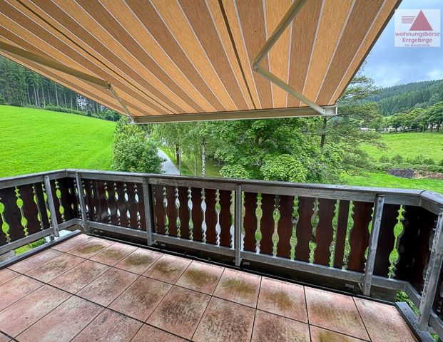 Traumhafte 3-Raum-Wohnung mit Balkon und Einbauküche im Grünen mit neuen Fußböden! - Photo 1