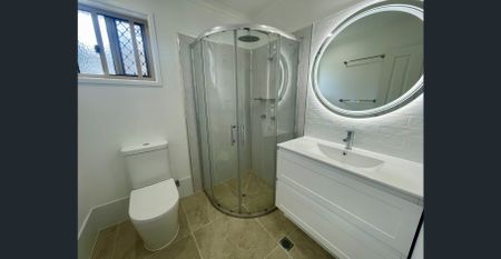 Stunning Fully Renovated Townhouse in Prime Location - Photo 5