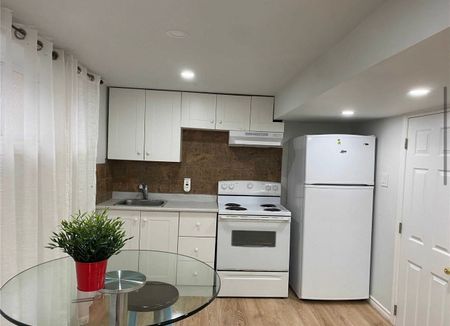 For Lease - 98 Avondale Avenue Unit# Lower, Toronto, Ontario - Photo 4