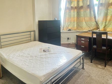 5 bedroom house to rent Thurlby Street, M13 - Photo 4