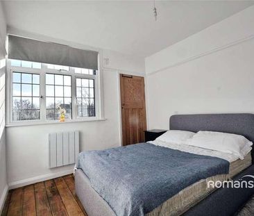 Green Tiles, Green Tiles Lane, Denham, UB9 - Photo 5