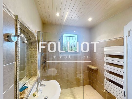 Location Maison 6 pièces 190m² LA HAYE PESNEL 50320 - Photo 1