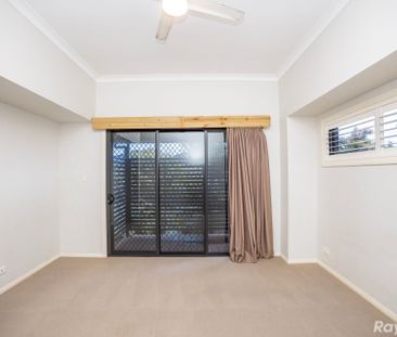 BEAUTIFULLY PRESENTED PROPERTY IN SOUGHT AFTER AREA - Photo 3