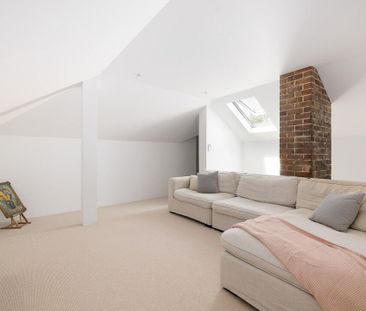 Petersham - Photo 1