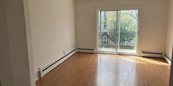 GRAND 4 ½|CHAUFFAGE-EAU CHAUDE - Photo 3