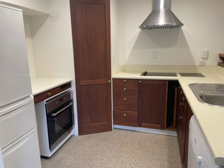 Charming 1-Bedroom Downstairs Apartment - Photo 4