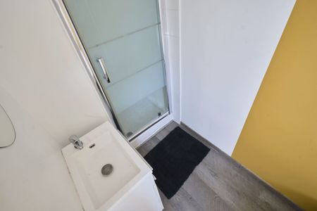 Croix G Roommate 5 Bedrooms at Roubaix - Photo 2