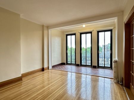 Royal York à Outremont : condo de 1300 pc avec 2 chambres et vue sur la montagne, offert en location semi-meublée INCLUS ! - Photo 2