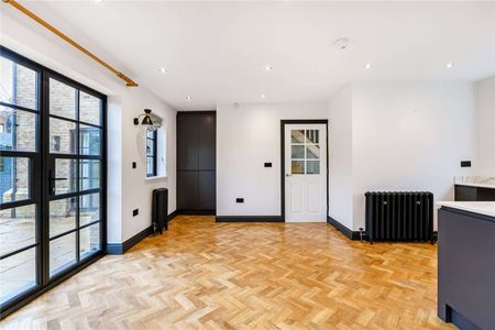 A beautifully presented detached four bedroom family home. - Photo 2