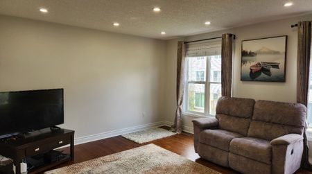 Three bedroom townhouse Mississauga - Photo 4