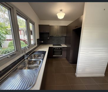 Modern & Spacious 1 Bedroom + Study in Prime Mudgeeraba Location - Photo 2