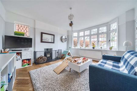 A well-proportioned and immaculately presented family home set within a popular location. - Photo 2