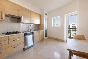 3 Bedroom Apartment with a view, Fórum Oeiras, Oeiras