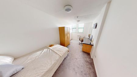 1 bedroom in a house share to rent - Photo 4