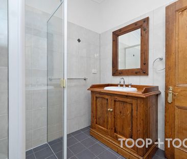 TRADITIONAL NORTH ADELAIDE LIVING - Photo 2