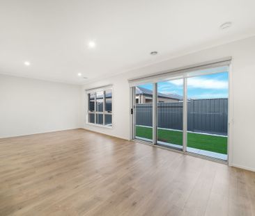 Stylish and Spacious Dream Home - Photo 4