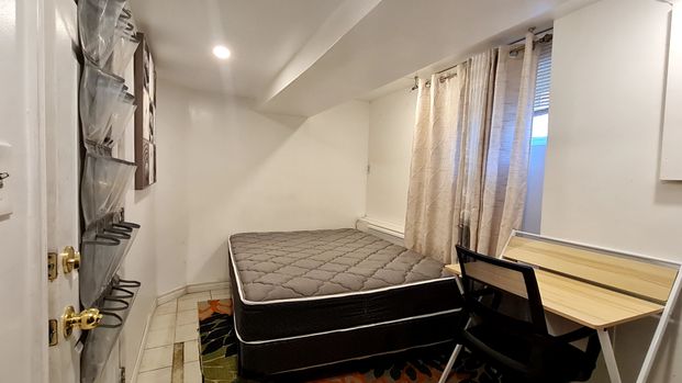 For Lease - 55 Littleleaf Drive Unit# RM D, Toronto, Ontario - Photo 1