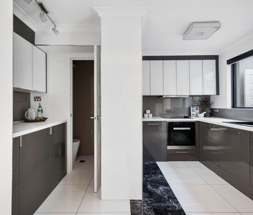 Stylish and Modern Townhouse - Photo 6