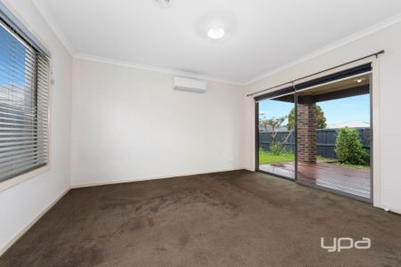 BEAUTIFUL FAMILY HOME - Photo 2