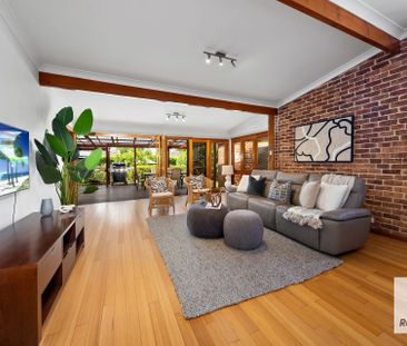 Charming Classical Family Home - Photo 6