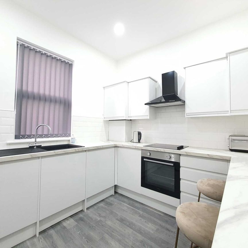 Charming Ground Floor 2-Bedroom Apartment with Sea View on Banks Street, Blackpool - Photo 1