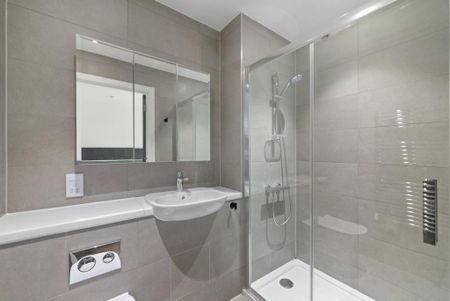 3 bedroom flat to rent - Photo 2