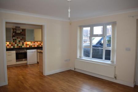3 bedroom detached house to rent - Photo 2