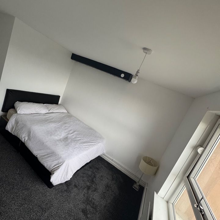 Room in a Shared Flat, Cottingley Heights, LS11 - Photo 1