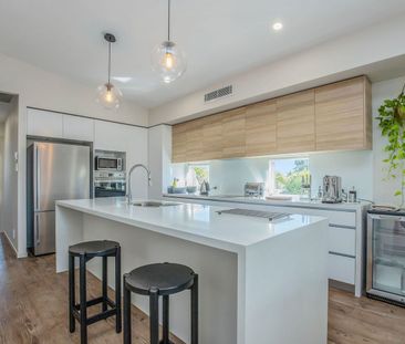 "SCANDI" SOPHISTICATION - Photo 1