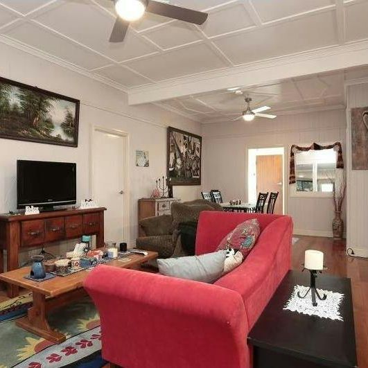 Charming Character Family Home in a Convenient Silkstone Location - Photo 1