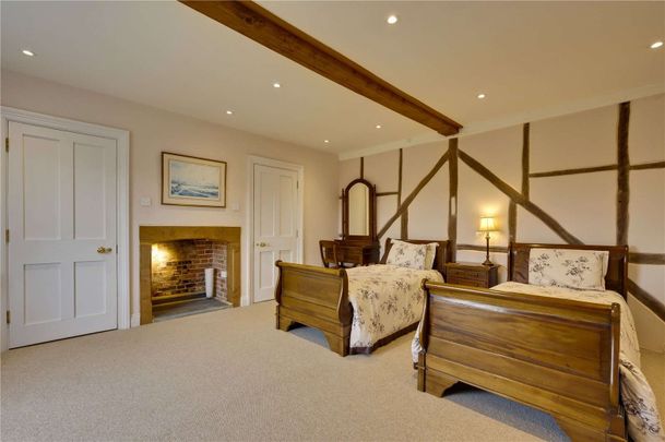 SHORT LET - A stunning country retreat on the Surrey Hampshire border - Photo 1