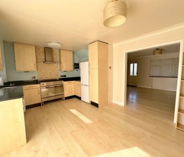 3 bedroom semi-detached house to rent - Photo 2