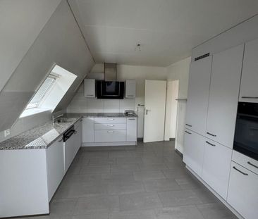GROSSZÜGIG UND HELL AN ZENTRALER LAGE - Foto 3