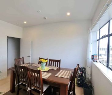 Prime Location - 4-Bedroom Home in Thorndon Quay, Pipitea - Photo 2