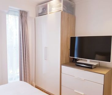 1 Bed Flat, Woodseer St, E1 - Photo 2